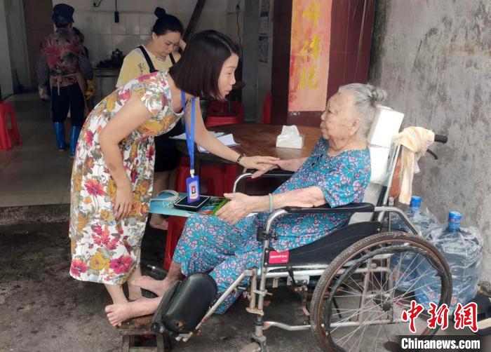 “兵姐姐”李小丽：“需要我的时候都将挺身而出”-中新网