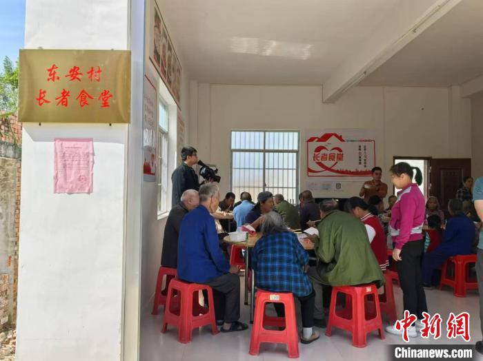 广西统战力量建设长者食堂 情暖隆安东安村乡亲-中新网
