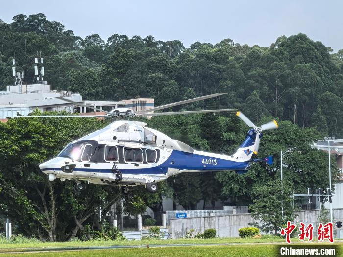 广州市公安局接收其首架空客H175直升机-中新网