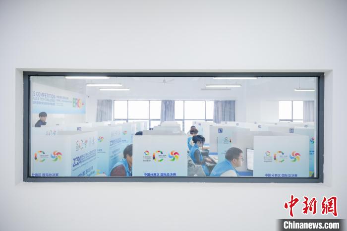 中外学生上海比拼区块链技术开发、创新能力-中新网