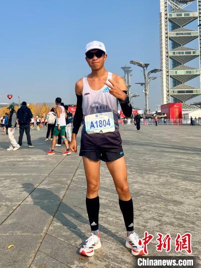 北马赛场上的“学霸”跑者：马拉松更像一场“数字游戏”-中新网