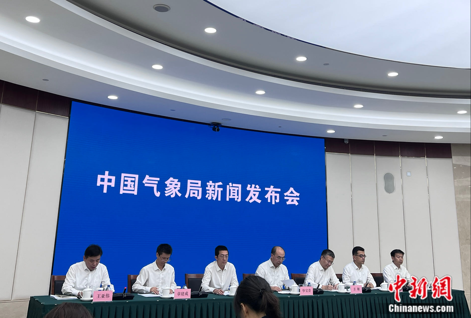 国庆假期全国大部地区气温较常年偏低，这些地方有大到暴雨-中新网