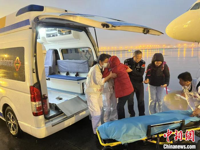 受台风“康妮”影响 上海虹桥边检多措并举应对航班备降-中新网