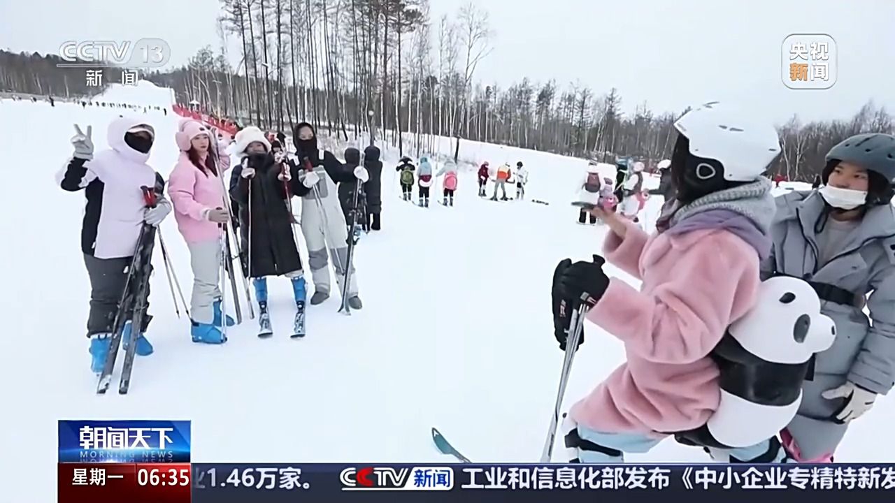 我国冰雪产业市场规模预计明年突破1万亿元！这个冬天你滑雪了吗？-中新网