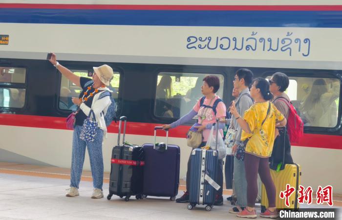 中老铁路老挝段单日旅客发送量半月内四创新高-中新网
