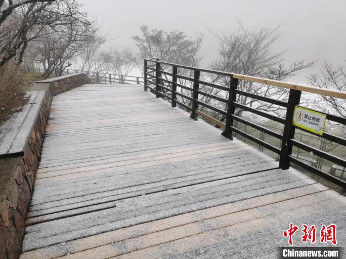 浙江多地迎降雪 周末起大部最低温跌破冰点-中新网