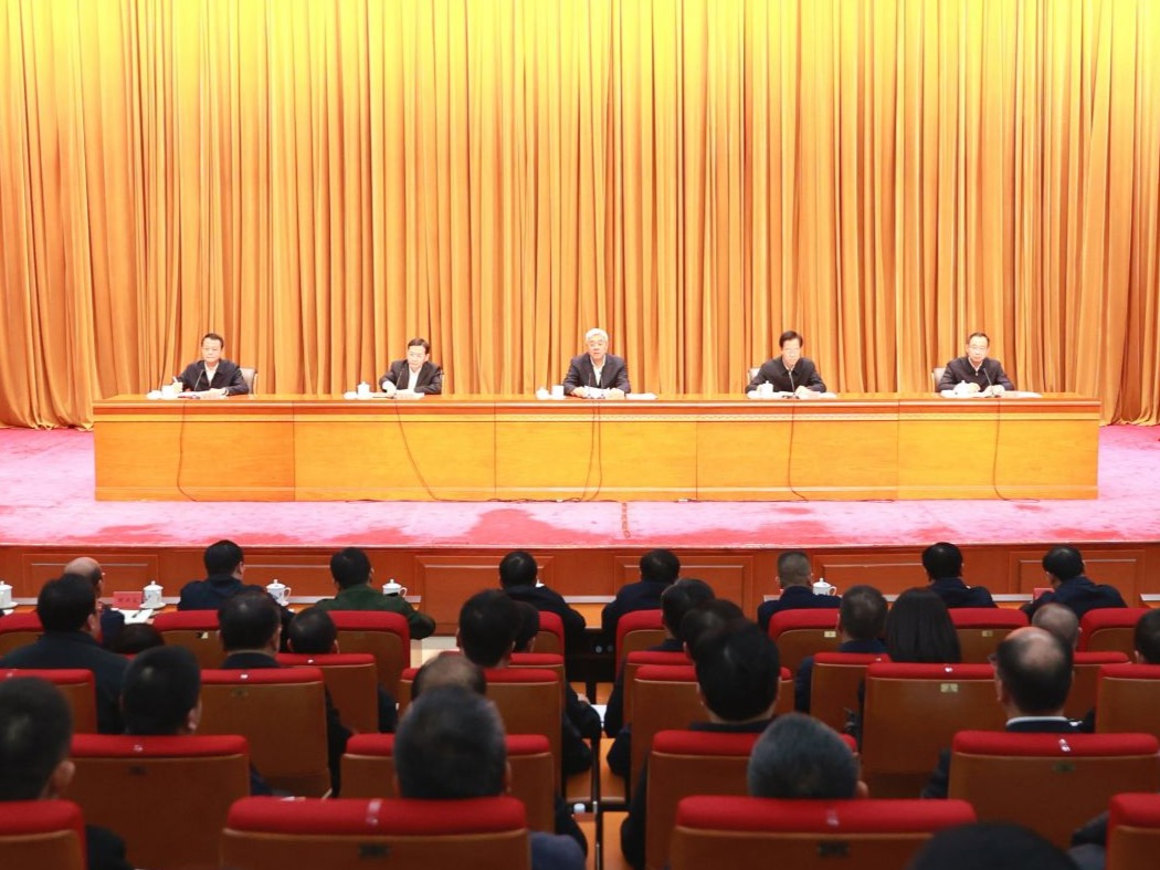 赣州市领导干部大会召开，宣布省委关于赣州市委主要领导职务调整的决定，尹弘出席并讲话