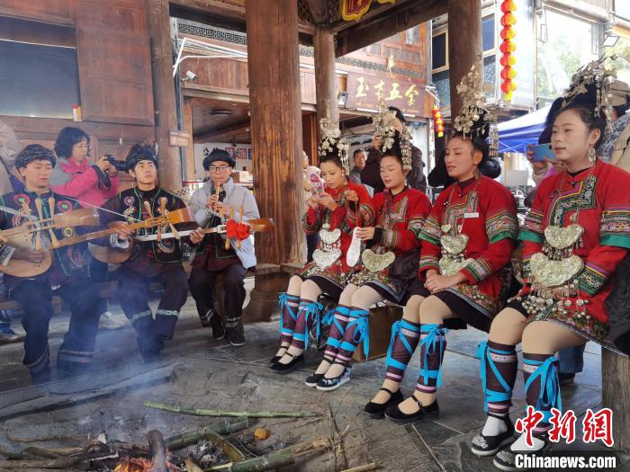 （走进中国乡村）赴千年侗寨“寻味”侗年-中新网