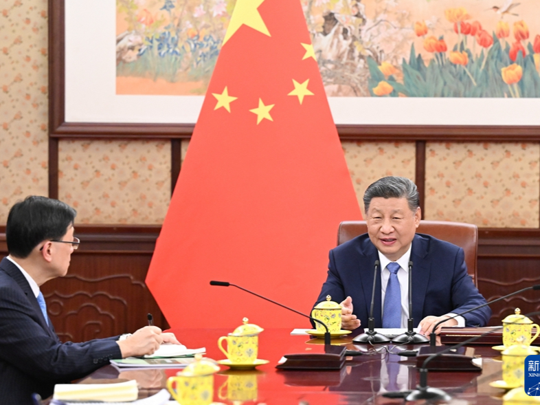 习近平听取李家超述职报告
