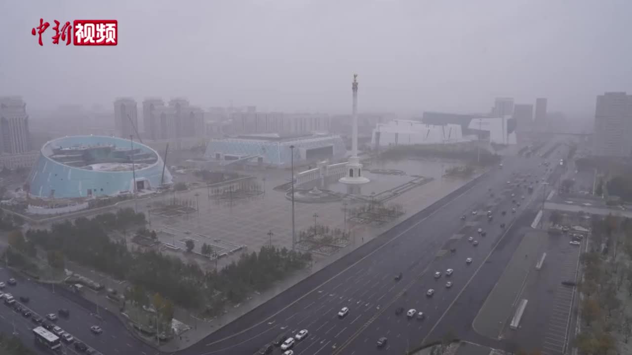 哈萨克斯坦首都迎初雪