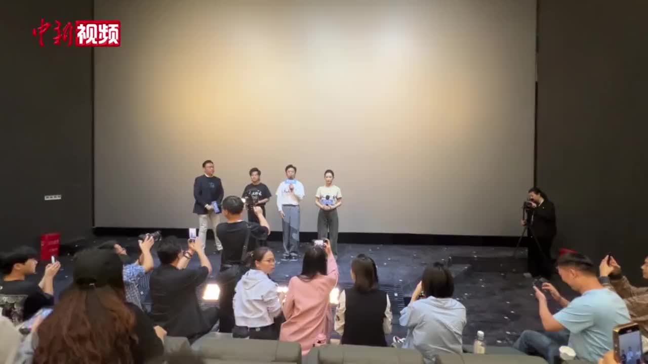 李玉刚携导演处女作《云上的云》到重庆路演