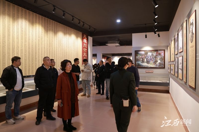 聆听“红七连”故事，看周坊村新貌
