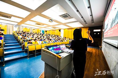 江报时评丨上好思政这堂“青春必修课”