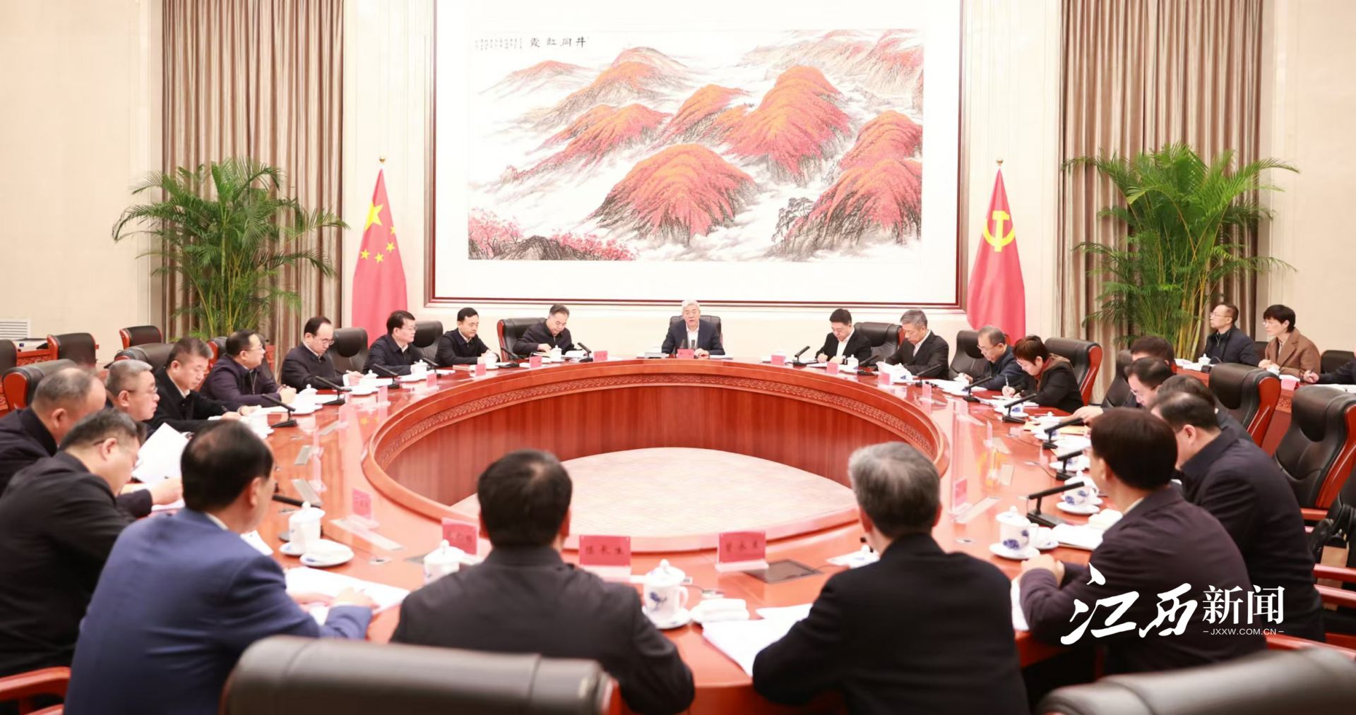 尹弘主持召开省委财经委员会第二十二次会议