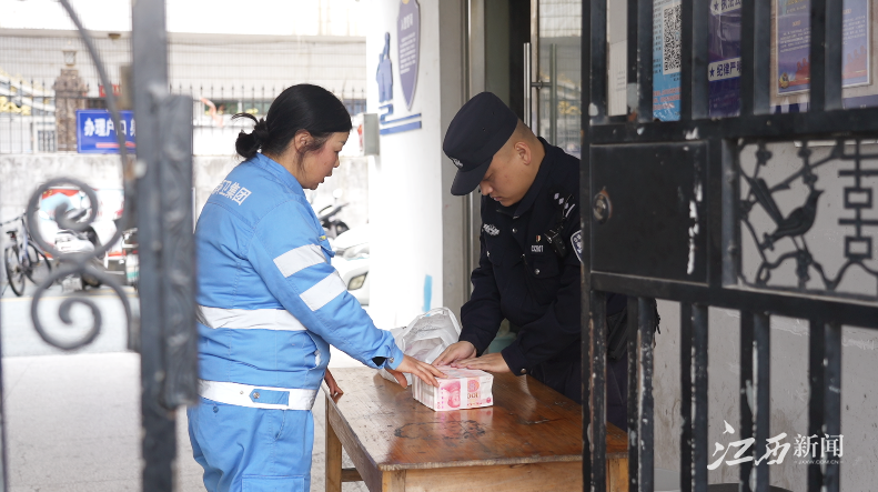 微光｜为她点赞！景德镇一环卫工捡到15万元归还失主