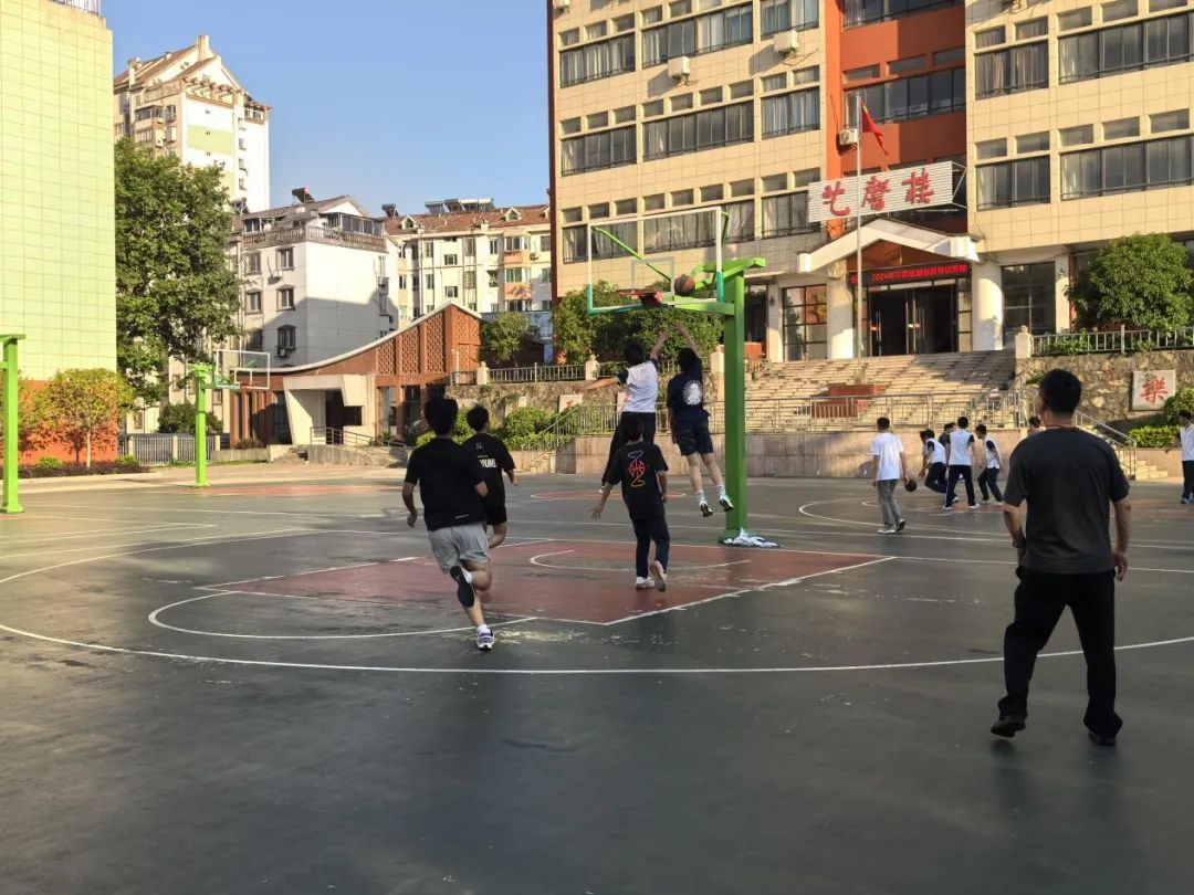 九江七中高一年级举办校园篮球竞赛