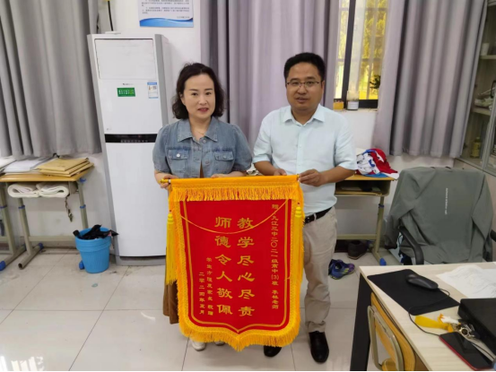 九江三中教师李林教学尽心尽责，师德令人敬佩！