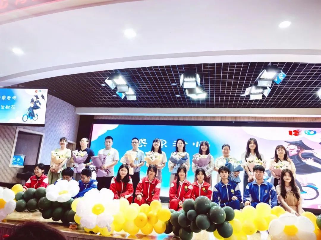 九江七中举行2024届高三毕业典礼暨十八岁成人礼