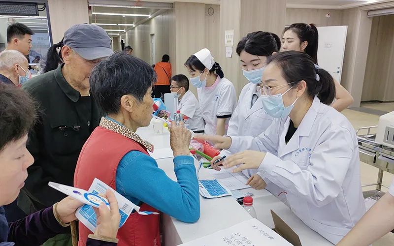“迎七一 ” 九江学院附属医院前往庐山开展义诊活动