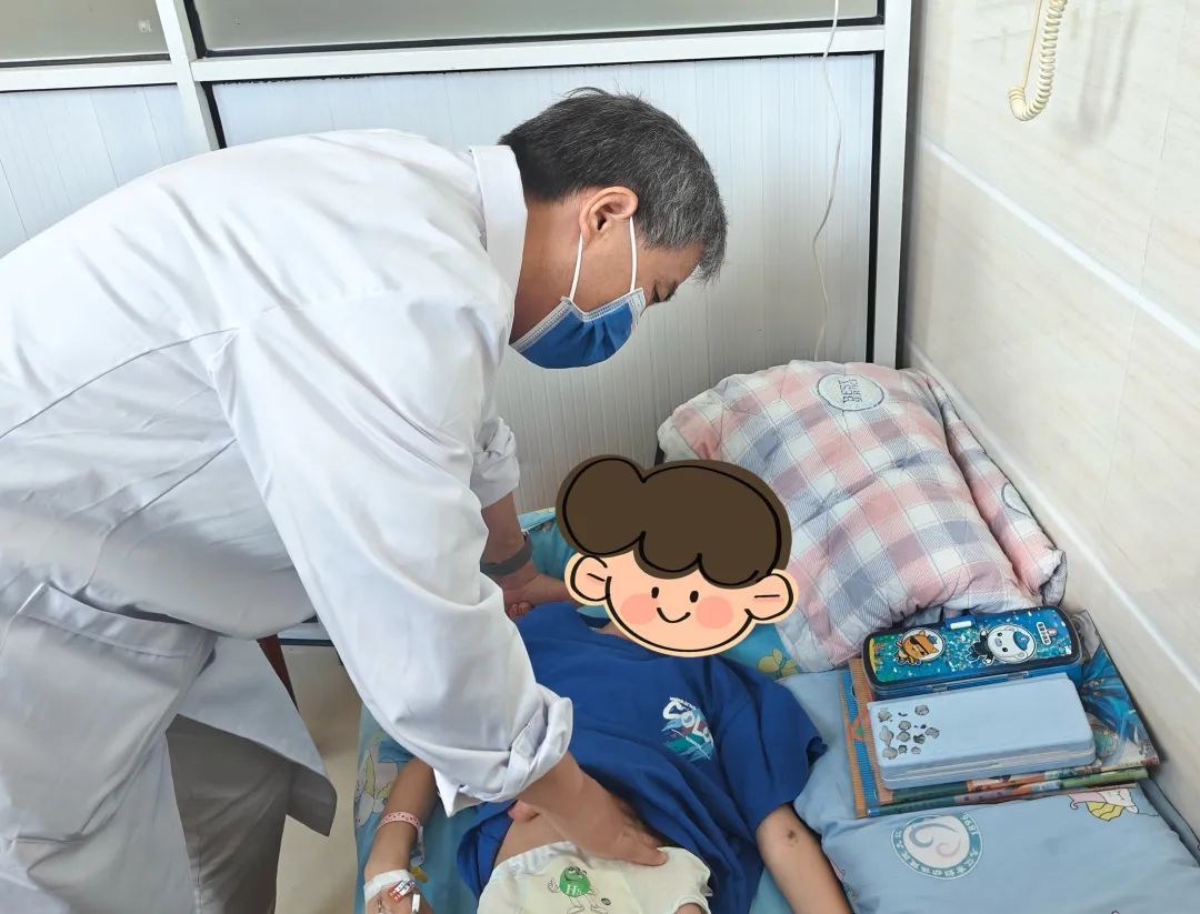 上海儿医中心血液肿瘤科沈树红主任来九江妇保院坐诊，面对面解答患儿家属疑问