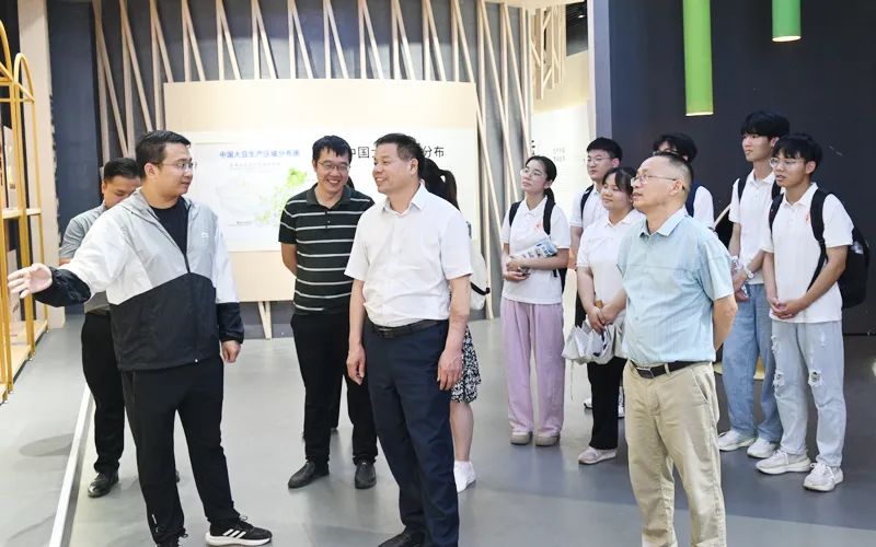 九江学院附属医院博士专家团队前往湖口县暑期“三下乡”社会实践服务点开展义诊活动
