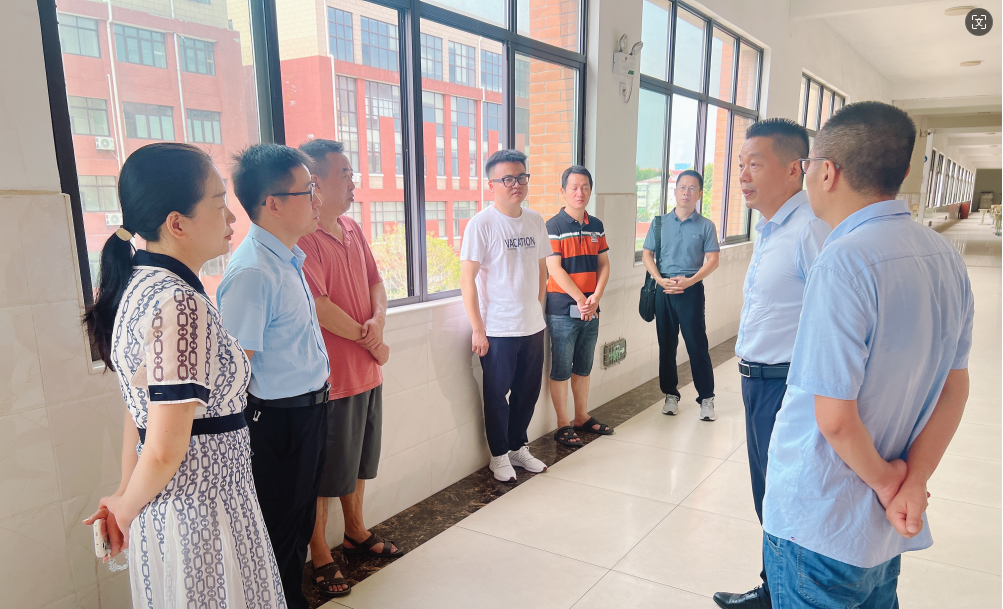 九江金安高级中学：“红心护苗”暑期热  教科所领导送清风