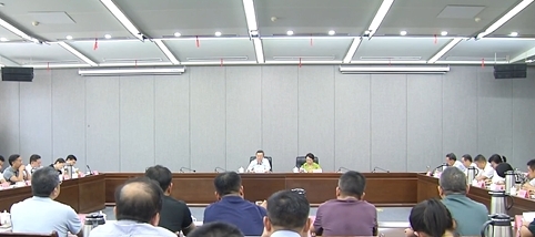 全市重点工作推进会召开，鲍成庚主持并讲话