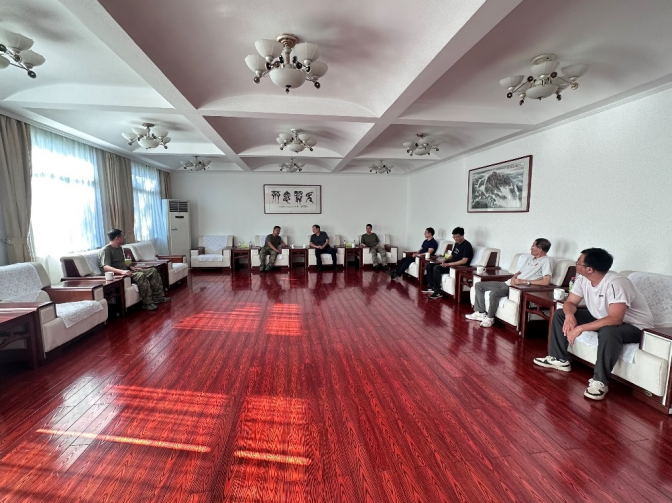 “八一”建军节前夕，九江三中走访慰问驻浔部队官兵