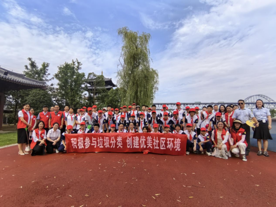 九江实验中学开展“积极参与垃圾分类 创建优美社区环境”志愿活动