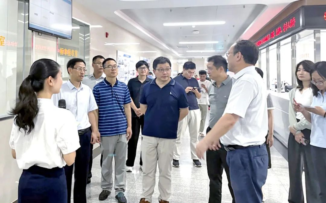 国家发展改革委城市和小城镇改革发展中心领导一行来九江学院附属医院调研