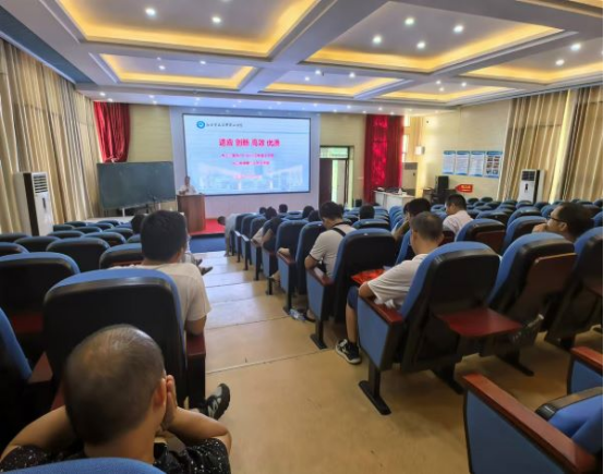 九江三中高二年级召开第一次班主任会