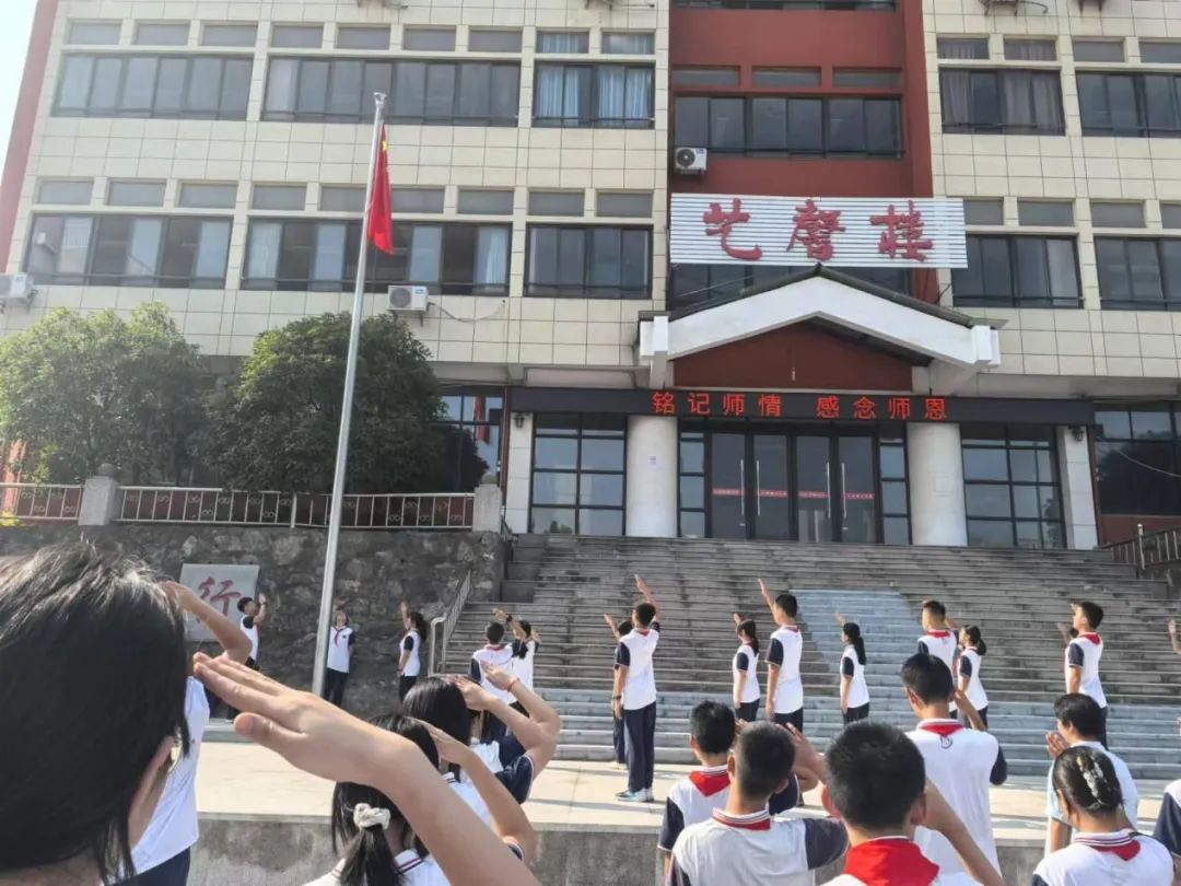 九江七中开展2024-2025学年度上学期第一期“日新”德育主题活动