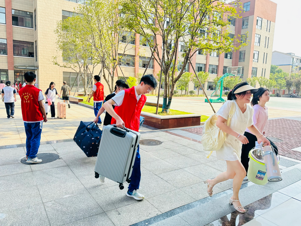 九江金安高级中学（九江石化中学）志愿服务助力秋季开学