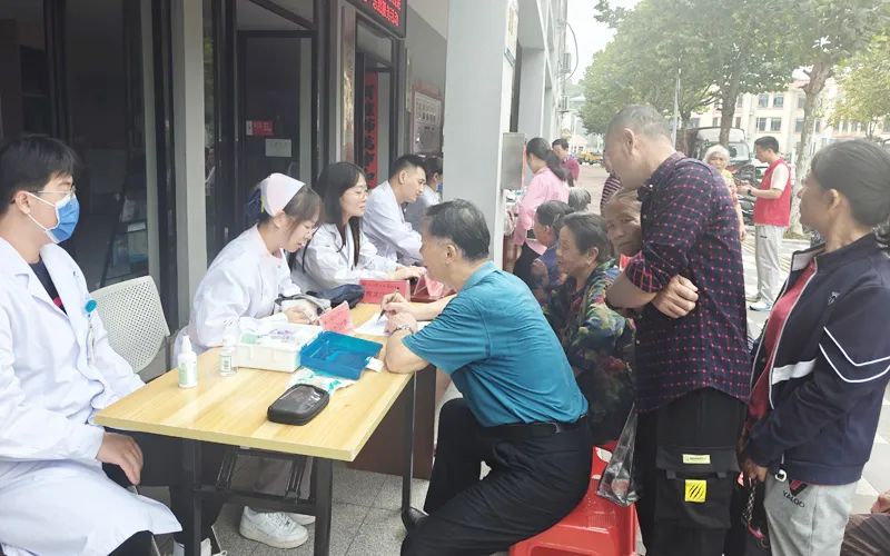 情系家乡！九江学院附属医院组织专家团队赴湖口三里社区开展返乡义诊活动