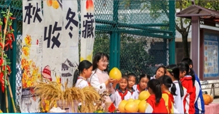 湖口县：校园“晒秋”觅秋趣