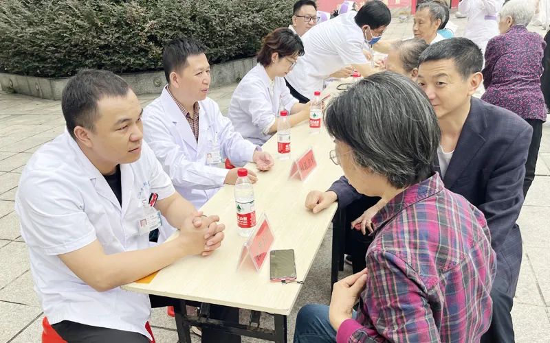 九江学院附属医院开展“党建领航 医路护航”帮扶社区义诊活动