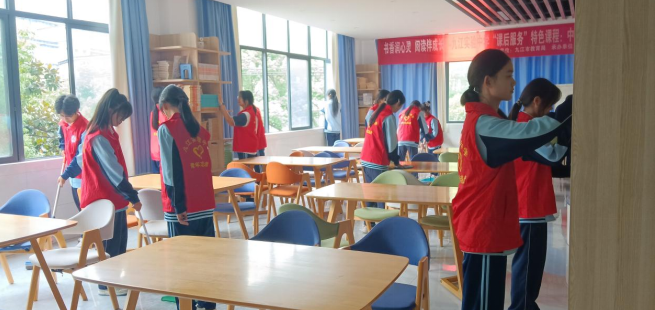 九江实验中学开展“图书整理 卫生清洁”志愿服务活动