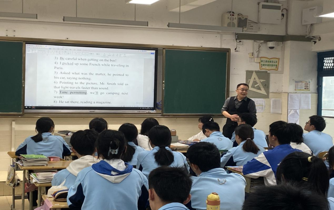省学科带头人、九江一中高中英语教师余于华到九江七中开展走教活动