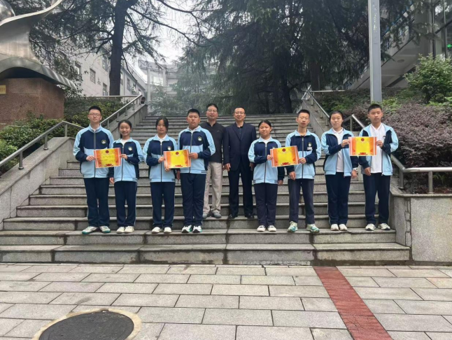 九江三中初二年级部举办特色课后服务课拔河比赛