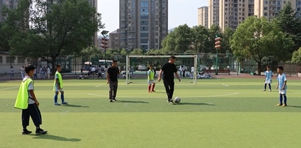 修水六小与黄龙中小开展足球交流赛
