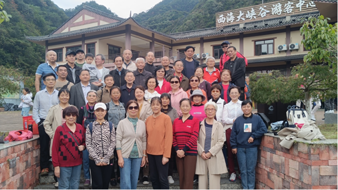 九江三中老年协会精心组织重阳节活动