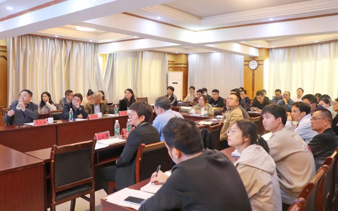 九江学院附属医院召开2025年度国家自然科学基金申报动员暨专家指导会