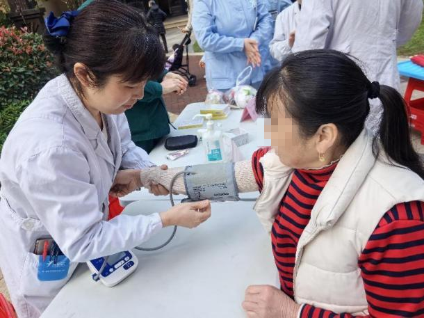 九江市中医医院开展“中国心梗救治日”义诊活动