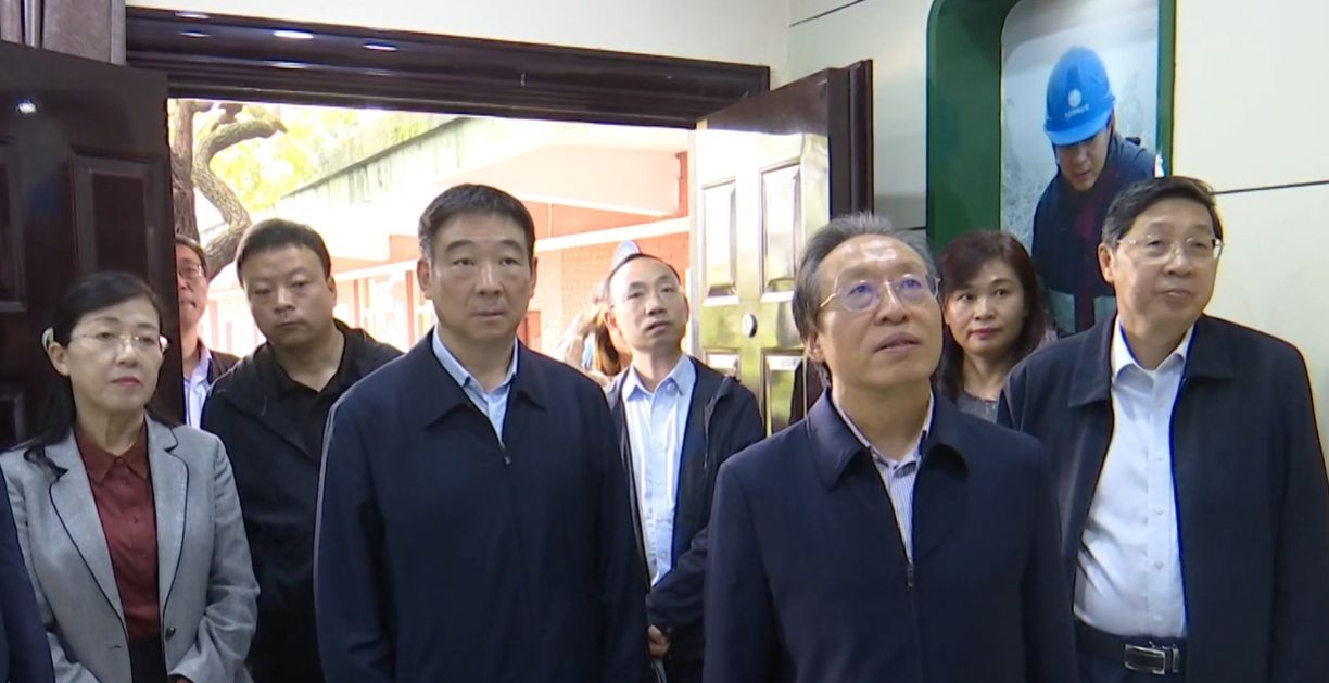 四川省人大调研组到我市调研
