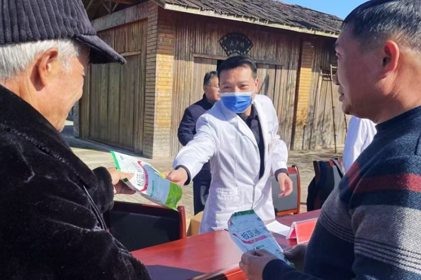 九江学院附属医院组织专家赴武宁县鲁溪镇双新村开展义诊活动