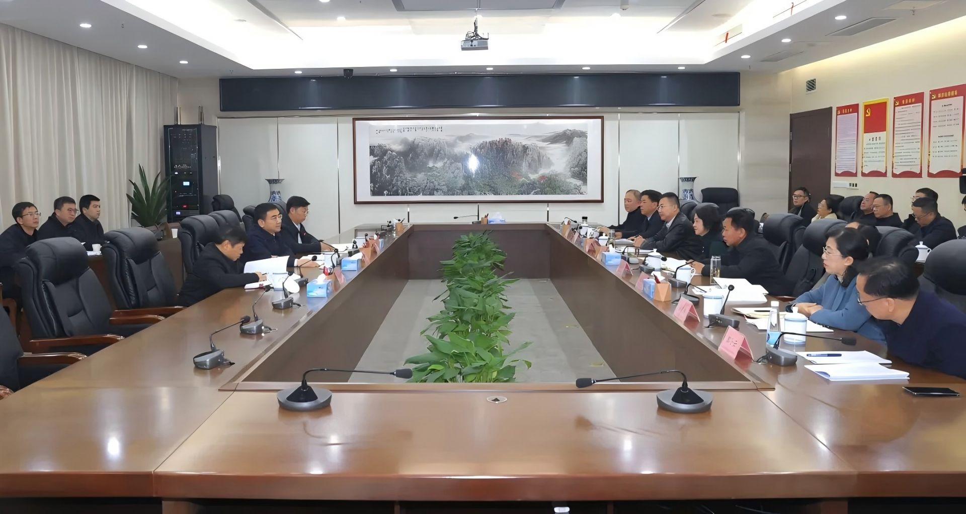 市政府就《政府工作报告》向市人大常委会、市政协征求意见，蒋文定出席并讲话，廖奇志、占勇出席
