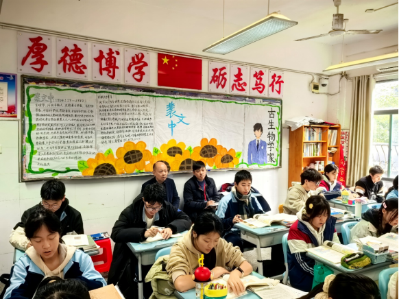 推门听课观常态，夯实常规求质量！九江实验中学开展推门听课活动