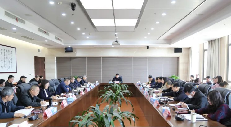 市政协召开机关干部会迅速传达学习市委全会和市两会精神，占勇主持并讲话