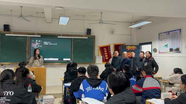 九江实验中学校领导班子走进课堂暖心鼓劲高三师生