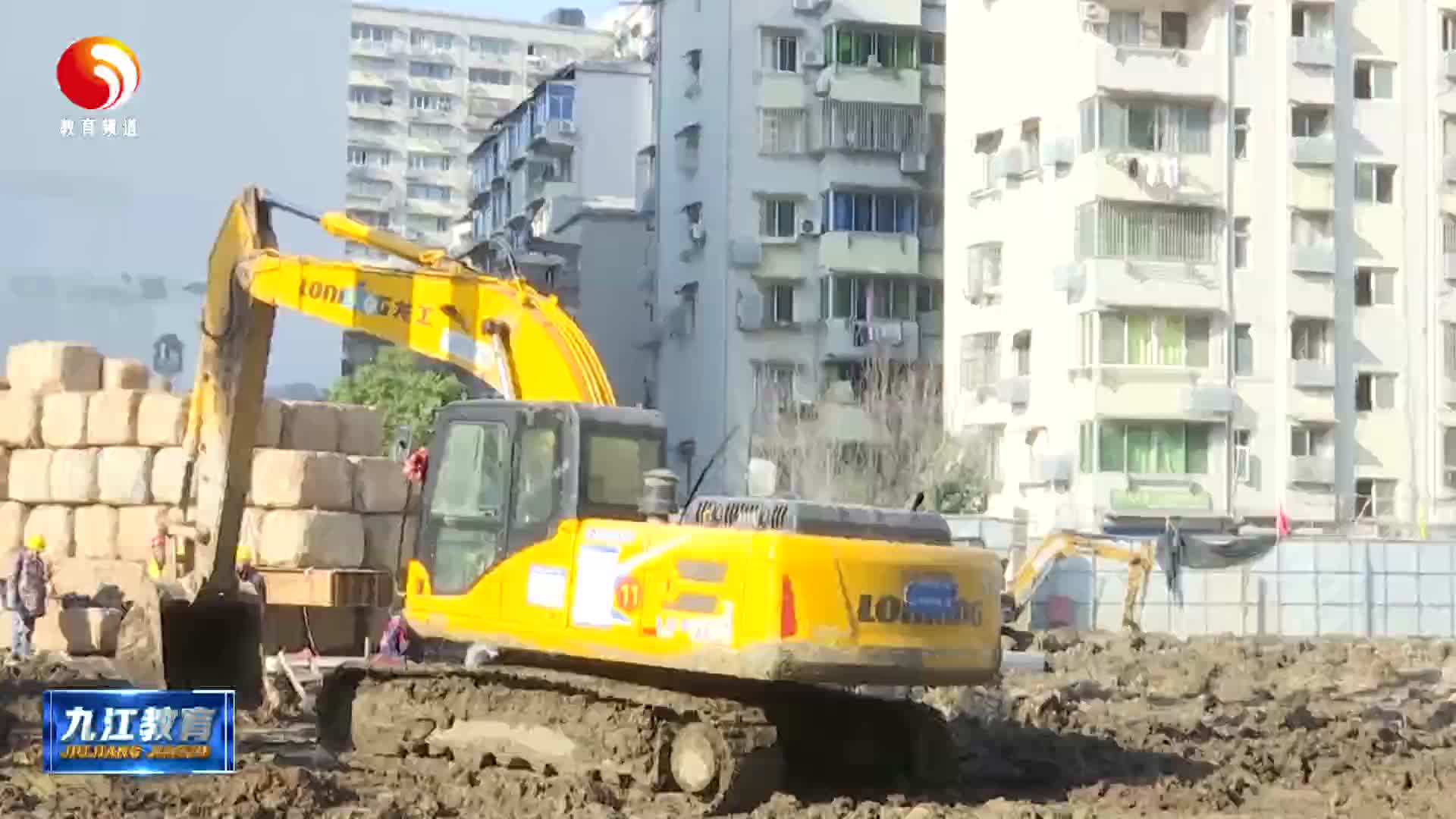 何明实地督导教育民生项目建设情况